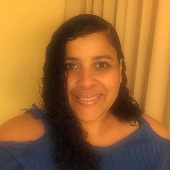 Meet your Posher, Leah - Picture 2 of 5